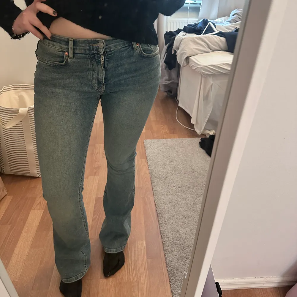 Knappt använda jeans från Gina Tricot. Storlek 38, men vill påstå att de passar 36 mer då de sitter lite thigt på mig. . Jeans & Byxor.