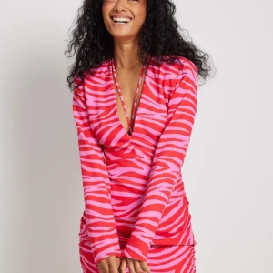 Miniklänning NAKD - Supersnygg miniklänning med draperad framsida från NAKD. Aldrig använd.