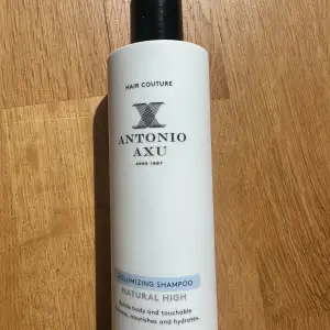 Ett helt oanvänt schampoo från antoniou axu som ger volym. Säljes då det ej kommer till användning. Nypris cirka 150kr