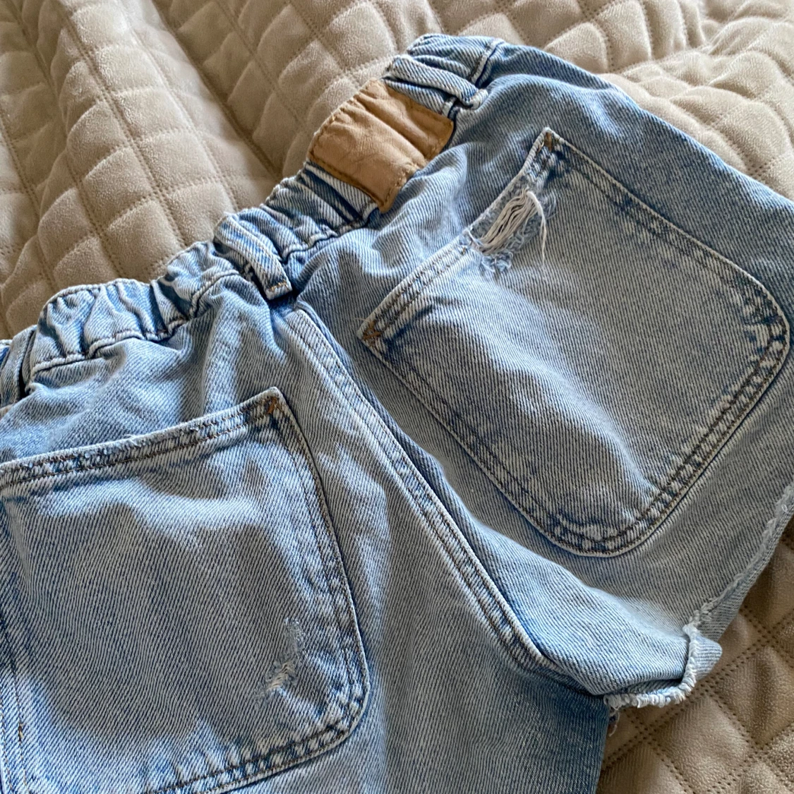 Säljer dessa jättesnygga shortsen!💓💓 Andvände de väldigt mycket i somras så de är därför priset är ganska lågt!💓💓💓 - 90