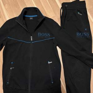 Snygg Hugo Boss tracksuit/dress perfekt till sommaren. Äkta. Inga tecken på användning.