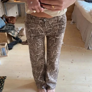 Orm jeans - Säljer dessa då de var för långa på mig som är 160💞 Skriv för frågor🫶