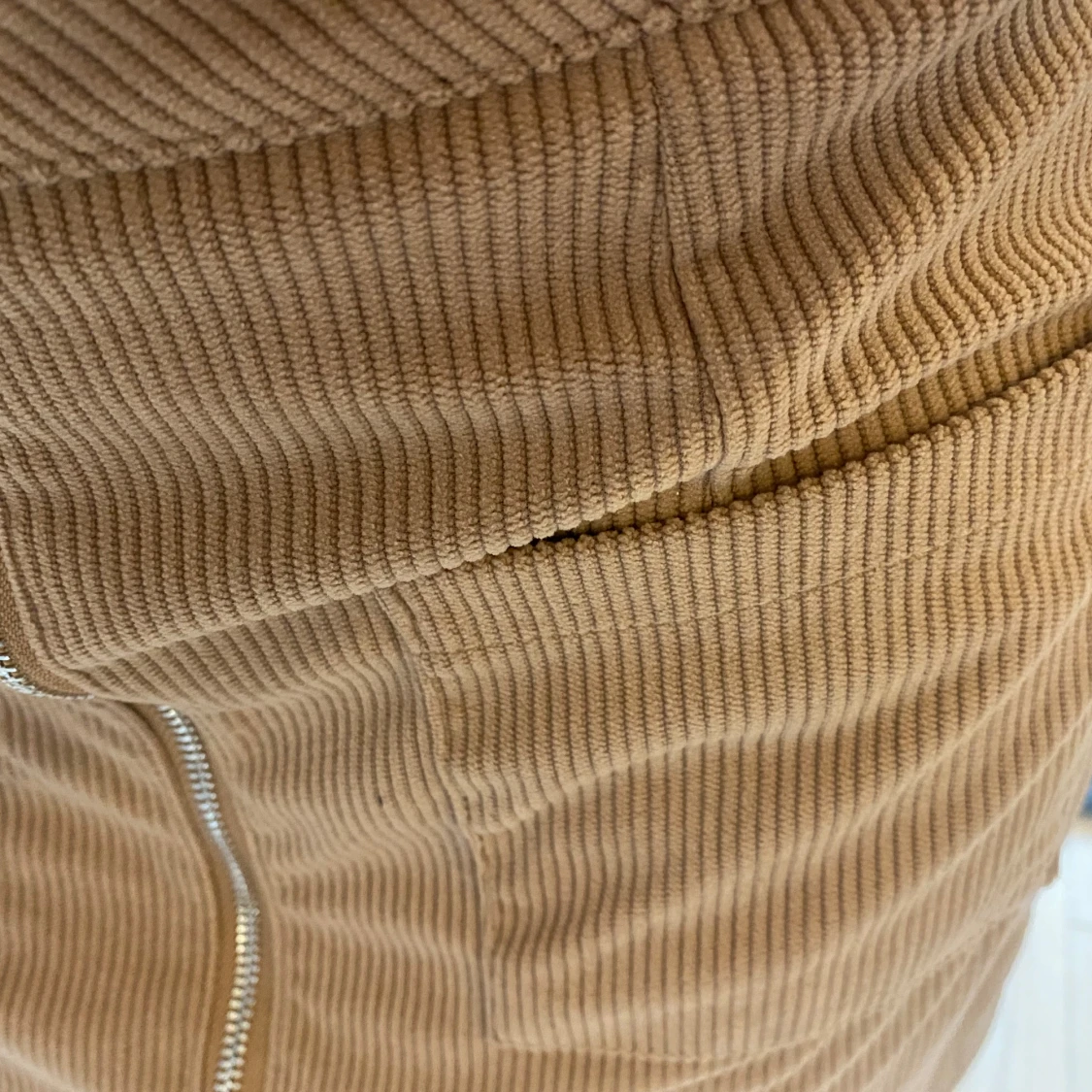 Kjol beige stickad - 90