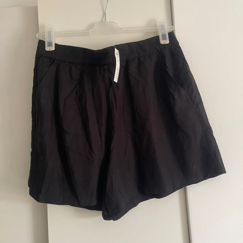 Nya shorts från Lindex storlek medium . Shorts.