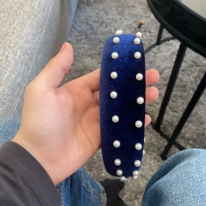 Ett fint diadem - Ett diadem med pärlor på💗