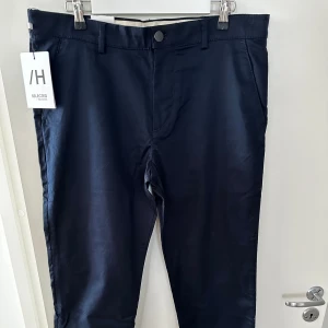 Kostymbyxa - Oanvända med prislapp kvar