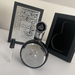 Lattafa fakhar - Dupe på Ysl Y edp, fin doft som funkar var som helst när som helst och drar åt sig komplimanger, 3 ml-35kr 5 ml-60kr 10ml-100 kr