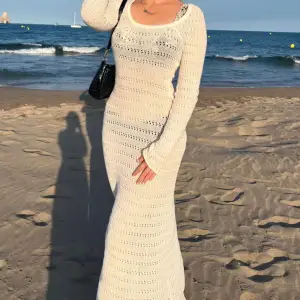 Jättefin strandklänning från bikbok🐚ser helt ut som ny inga defekter använd 1 gång 🏖️👙lägg bud köp direkt för 599kr