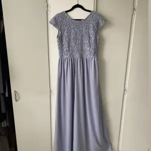 Säljer en unik vintage style klänning i storlek  42. 