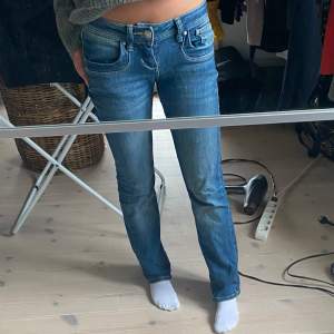 Ltb jeans i modellen valerie, använda max 2 gånger och ser helt nya ut❤️