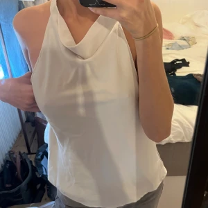 Festtopp - Topp i storlek Xs/s. Så fin! Helt ny