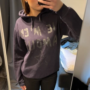 Gina Young hoodie  - Säljer eftersom det inte är min storlek 158/164 men passar som typ xs/s ‼️ metall grejen har ramlat av på ena snöret‼️ 🫶