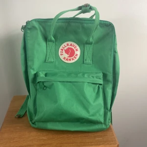 Fjällräven kånken - Några år på nacken men hel och ren!  Bra skick.