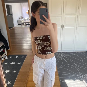 Vita linne/cargo byxor - Vita linne/cargo byxor från H&M divided  Nästan aldrig använda 