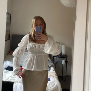Vit blus  - Vit blus från bik bok ❤️aldrig använd 