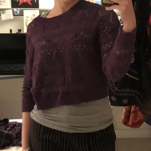 snygg boho tröja - Supersnygg tröja i tunn material, lite cropped och perfekt för sommaren!!Pris går att diskuteras!