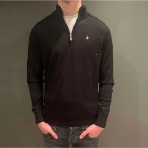 Morris tröja  - Morris Tröja Stolek M  modellen är 185cm lång 