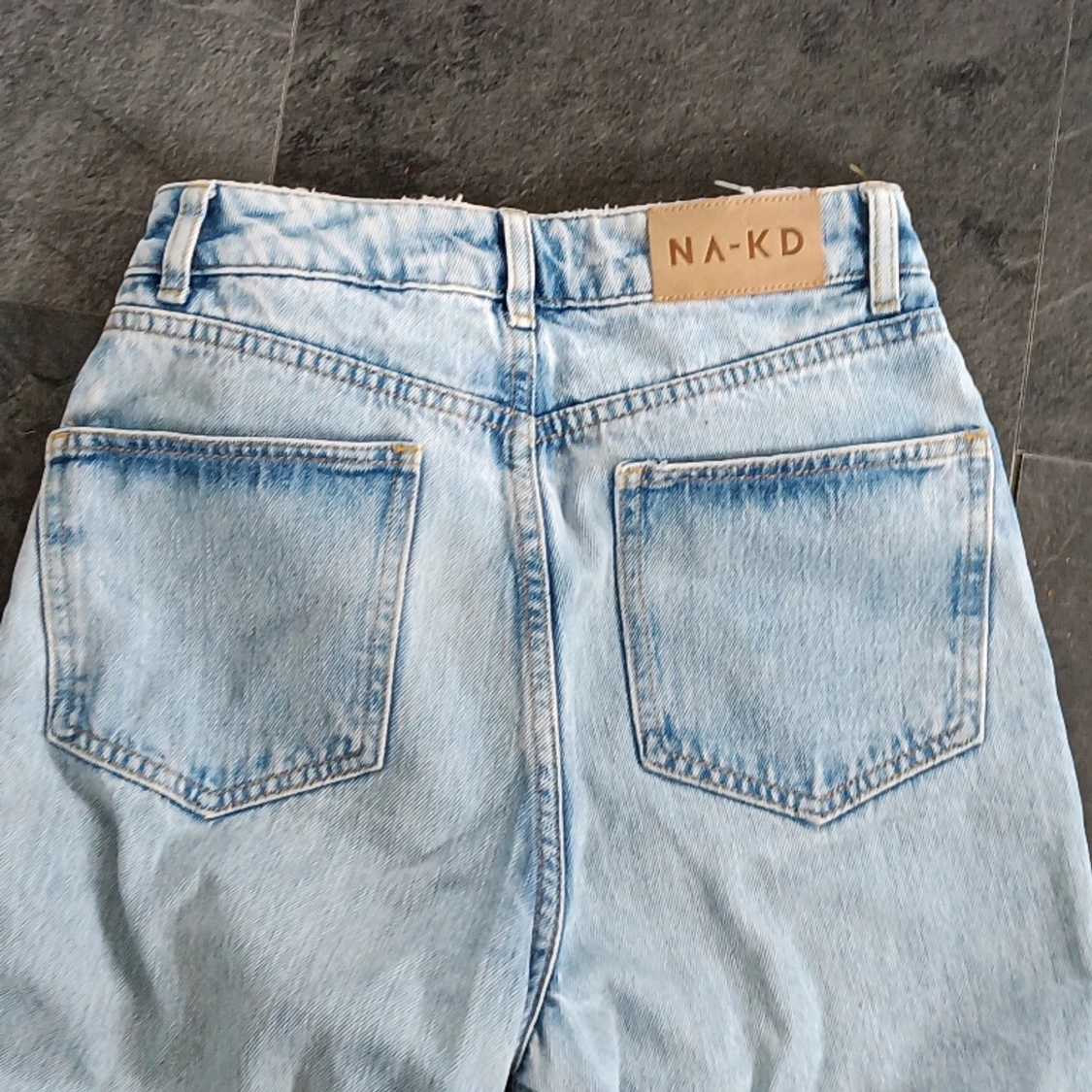 NA-KD jeans med knappgylf - 91