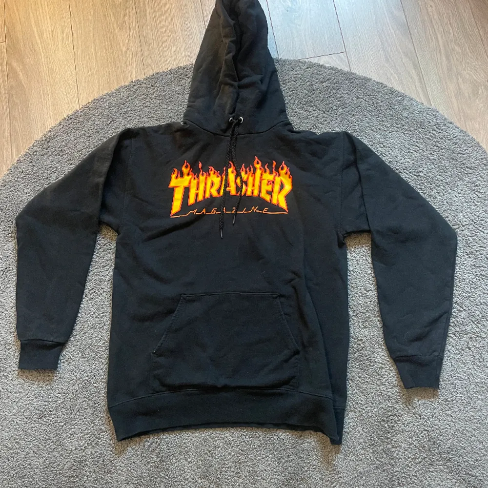 Nästa helt ny thrasher hoodie Bara använda 2 gånger . Hoodies.