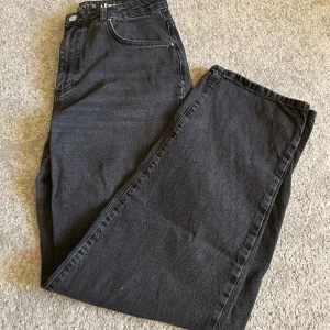 Bik bok jeans - 90s straight jenas  Bik bok Never demin Storlek: Waist: 31 Length: 32 Använda men inget trasigt 