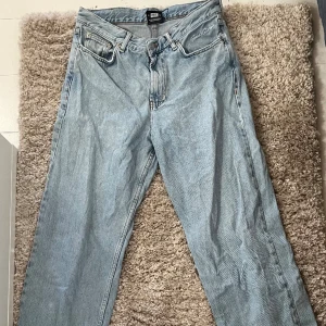 Sweet sktbs jeans  - Säljer nu mina sweet skate byxor storlek xs pga att dom har blivit för små på mig.  10/10 skick bara använda några gånger. Perfekt till sommaren.