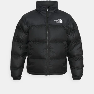 The north face jacka - Så så fin och varm vinterjacka☺️☺️ Använd en vinter så i väldigt fint skick ser nästintill oanvänd ut🌸💐🪷