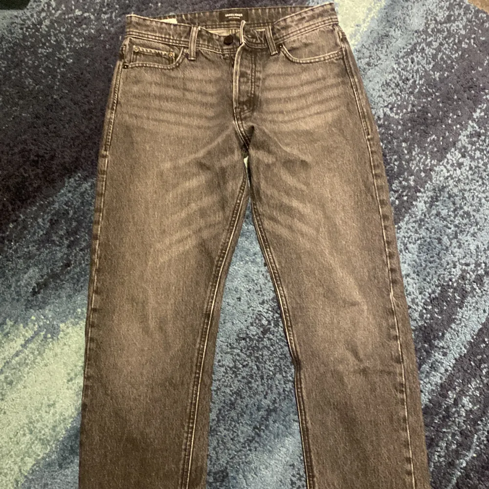 Ett par jack and jones jeans som är i modell Loose/chris och i storlek w30 L32. Skick 8/10. Pris kan diskuteras vid snabb affär. . Jeans & Byxor.