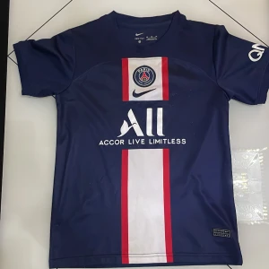 Psg tröja  - Hej säljer äkta psg tröja som är då för liten för mig om ni undrar nåt skriv bara 😃 