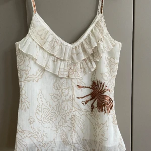 Linne ny med prislappen kvar  - Ny linne 