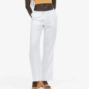 Lågmidjade linnebyxor - Säljer ett par fina linnebyxor från H&M💕💕 sparsamt använda