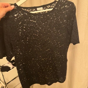 Spets tröja  - Sorts tröja i bra skick ☺️☺️