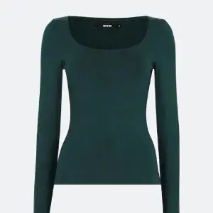 Säljer denna långärmad tröja från bikbok i storlek Xs, lite lite nopprig, men inget man tänker på!☺️