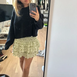 Kjol från zara🩷🥰☺️ - Kjol från zara i superbra skick, knappt använd🩷 perfekt till sommaren🤩strolek xs🥰