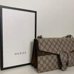 Jättefin dionysus Gucci väska! Köpt ny och använts sparsamt och i fint skick. Endast mockan som blivit lite mörkare. Kvitto och box och dustbag finns. Pris kan diskuteras