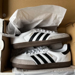 Adidas samba  - Helt oanvända adidas samba i storlek 39 1/3  