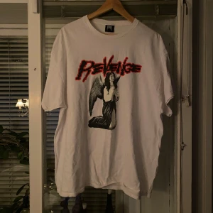 Revenge t-shirt - Revenge t-shirt  9/10 cond typ aldrig använd, lite skrynklig  XXL oversize