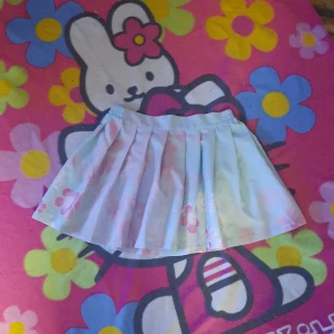 Schoolgirl kjol med blommor sakura - Storlek; XS