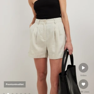 Linnen shorts  - Säljer mina supersnygga linnen shorts. Använda bara en gång. Har fickor på båda sidorna, lite mörkare än på bilden 😊