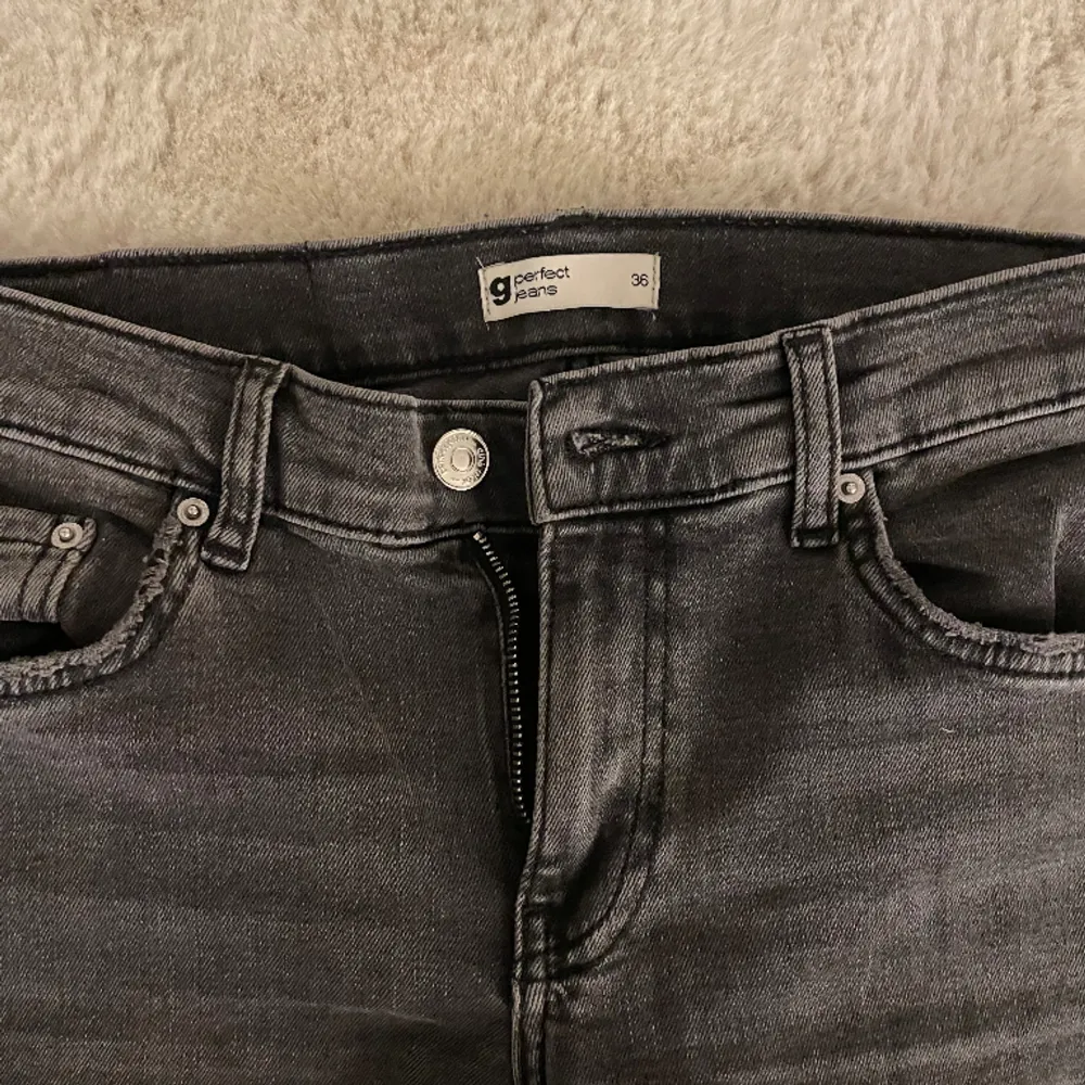 superfina lågmidjade jeans som knappt har använts💞💞. Jeans & Byxor.