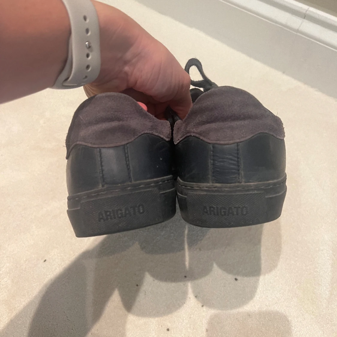 Axel arigato mörkblå 43 - 91