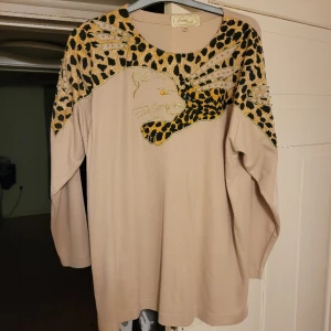 Mycket snygg tröja - Mycket snygg äkta tröjq