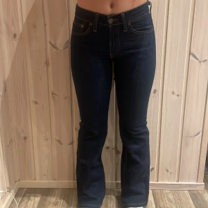 Crocker jeans - Säljer för att de tyvärr är för små för mig, knappt använda och i fint skick. Sitter jätte fint ❤️❤️💙💙