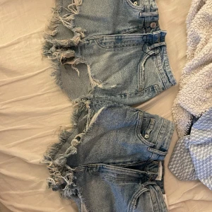 Jeansshorts - Jeansshorts från zara. Fina till sommaren.priset är per styck.💓