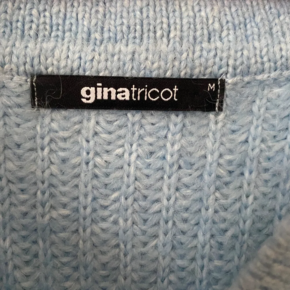 Blå stickad tröja från Gina tricot  Använd 2 gånger. Stickat.