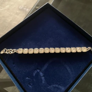 Dyrberg Kern - Dyrberg Kern armband i silver. Mycket bra skick, använd få gånger. 