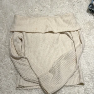 Off shoulder tröja - En jätte fin stickad tröja från HM❤️🥰