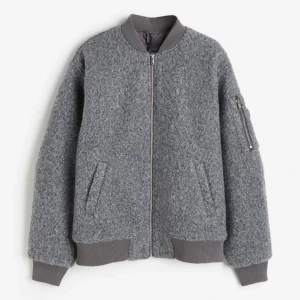 Slutsåld bomberjacka  - Sååå fin bomberjacka som är slutsåld och går inte att få tag på längre. Perfekt nu till våren💕💕