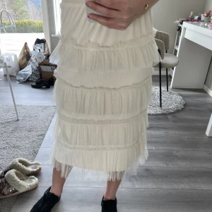 Spetskjol🌸 - Så härlig spets volangkjol från Vila💘