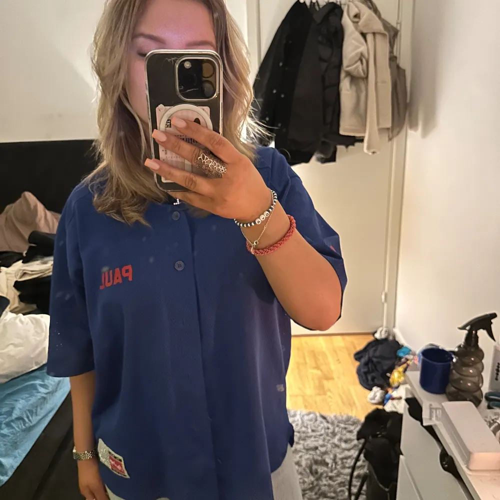 En oversize jersey, så snygg💙 köpt secondhand☺️. T-shirts.