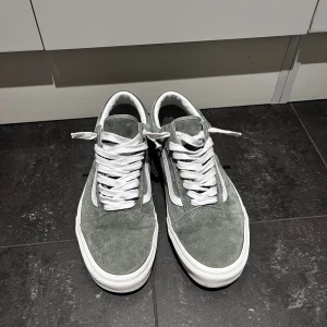 Vans  - Säljer min skor för att dem är för stora för mig 